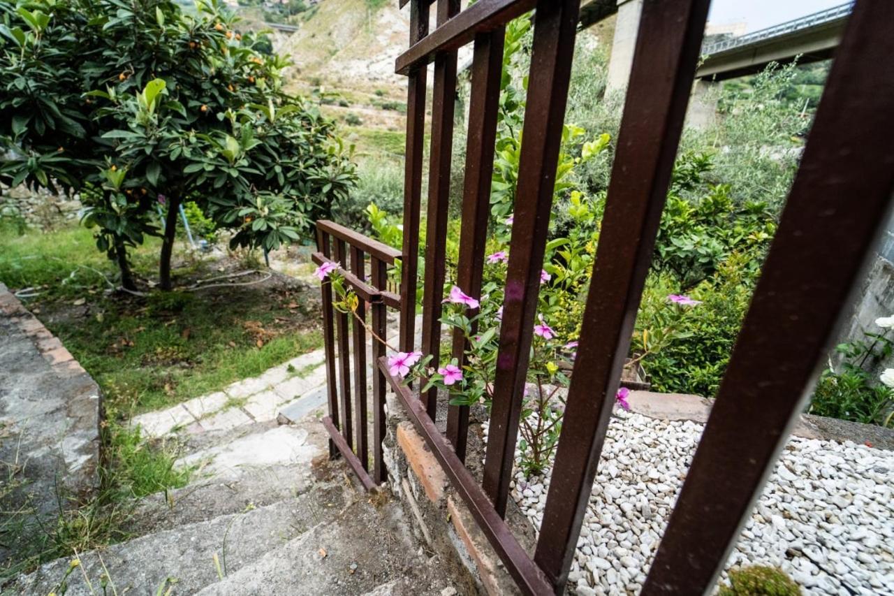 تاورمينا Villetta La Pietra المظهر الخارجي الصورة